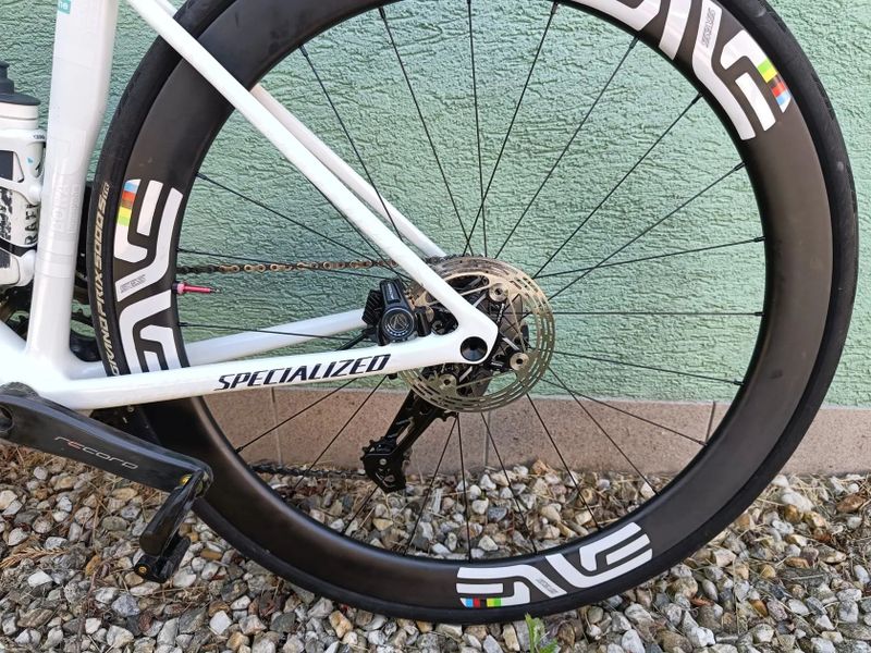 Nová přední a zadní ultralehká karbonová kola 