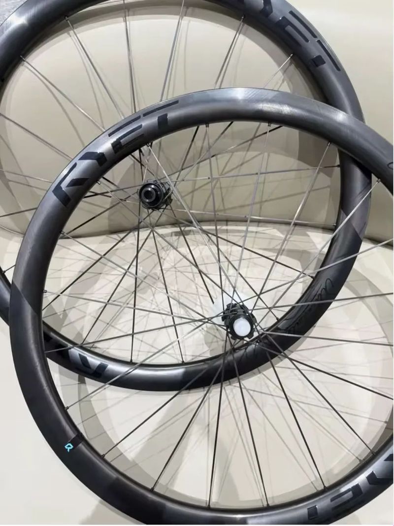 Nová přední a zadní ultralehká karbonová kola 