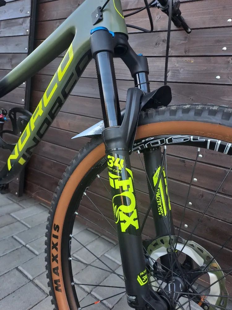 V TOP stavu bez oděrek - karbonový trail bike Norco Optic ve velikosti M / kola 27,5er