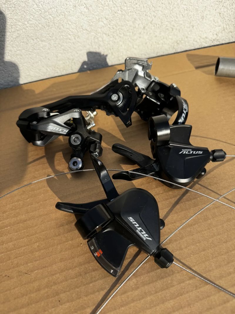 Sada SHIMANO ALTUS, FD-M2000 + komponenty ostatní