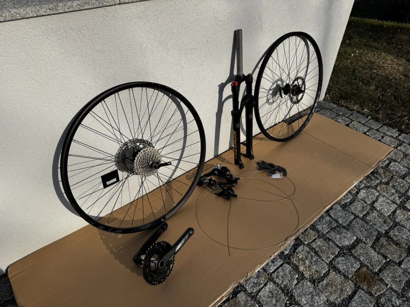 Sada SHIMANO ALTUS, FD-M2000 + komponenty ostatní