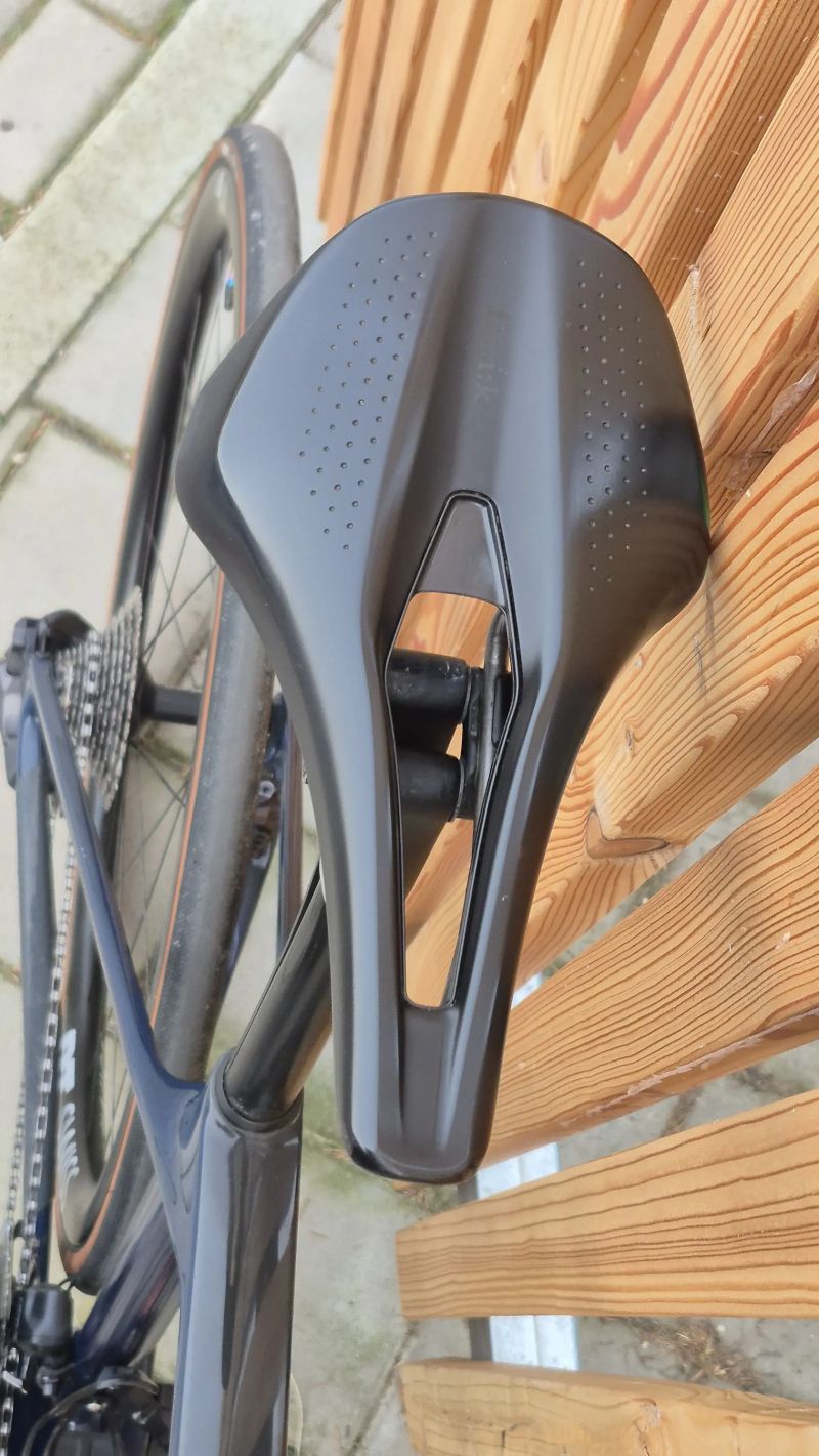 Canyon Endurance CF SLX 8 Di2 Aero (vel. L) – Ultegra Di2, DT Swiss ERC 1400, wattmetr 4iiii