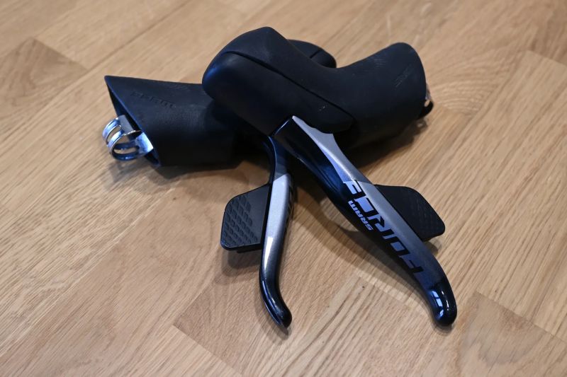 Sram Force AXS páky + třmeny