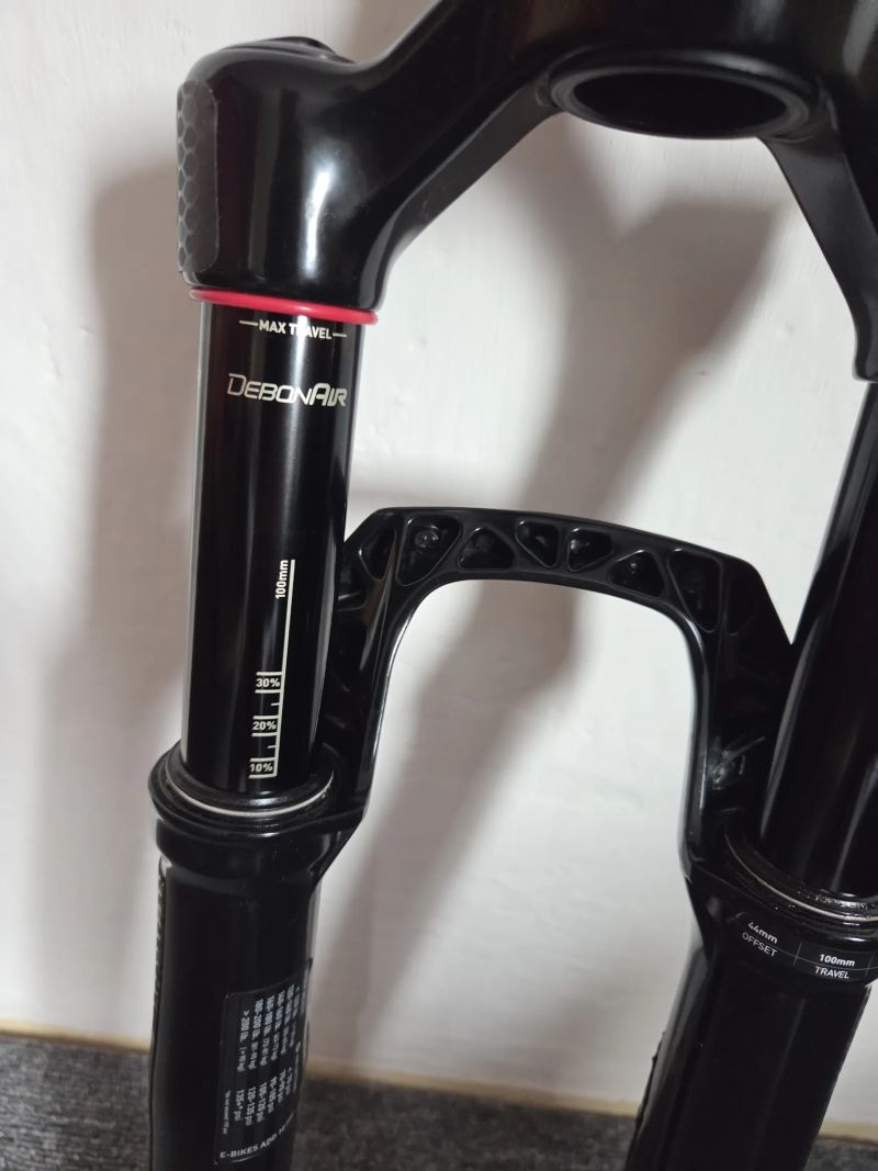  RockShox SID SL Base (Rush) – 1000 km, po servisu, TOP stav
