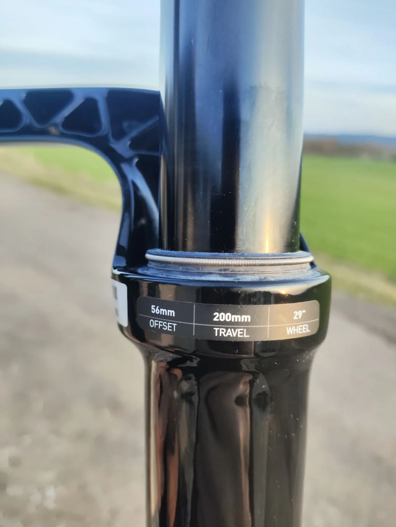 Nová RockShox BoXXer Ultimate Charger 2.1 RC2 Debon Air 29"