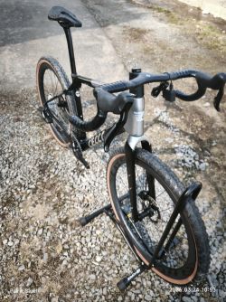 Karbonový gravel – elektronické řazení, karbon kola, 8,4 kg