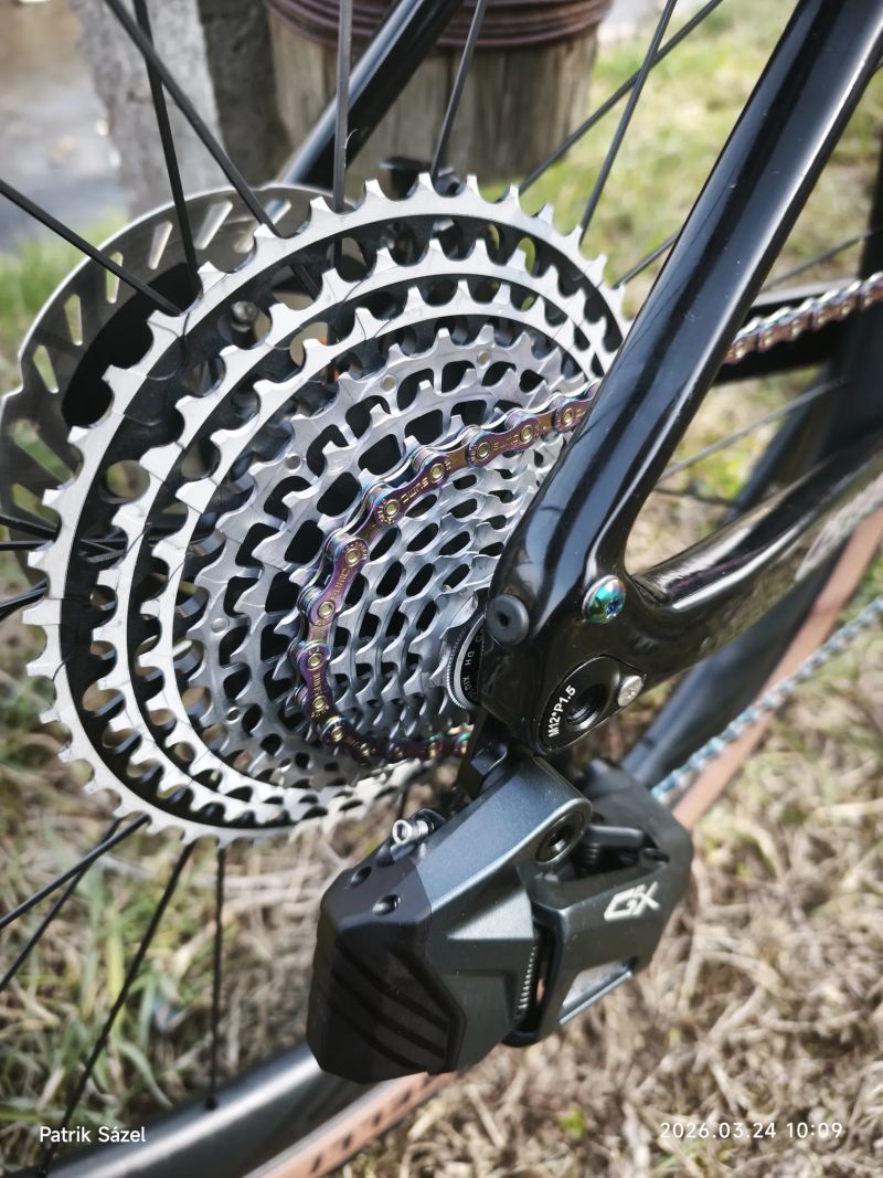 Karbonový gravel – elektronické řazení, karbon kola, 8,4 kg