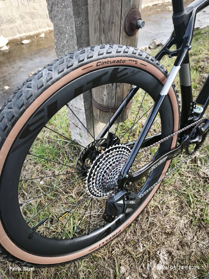 Karbonový gravel – elektronické řazení, karbon kola, 8,4 kg