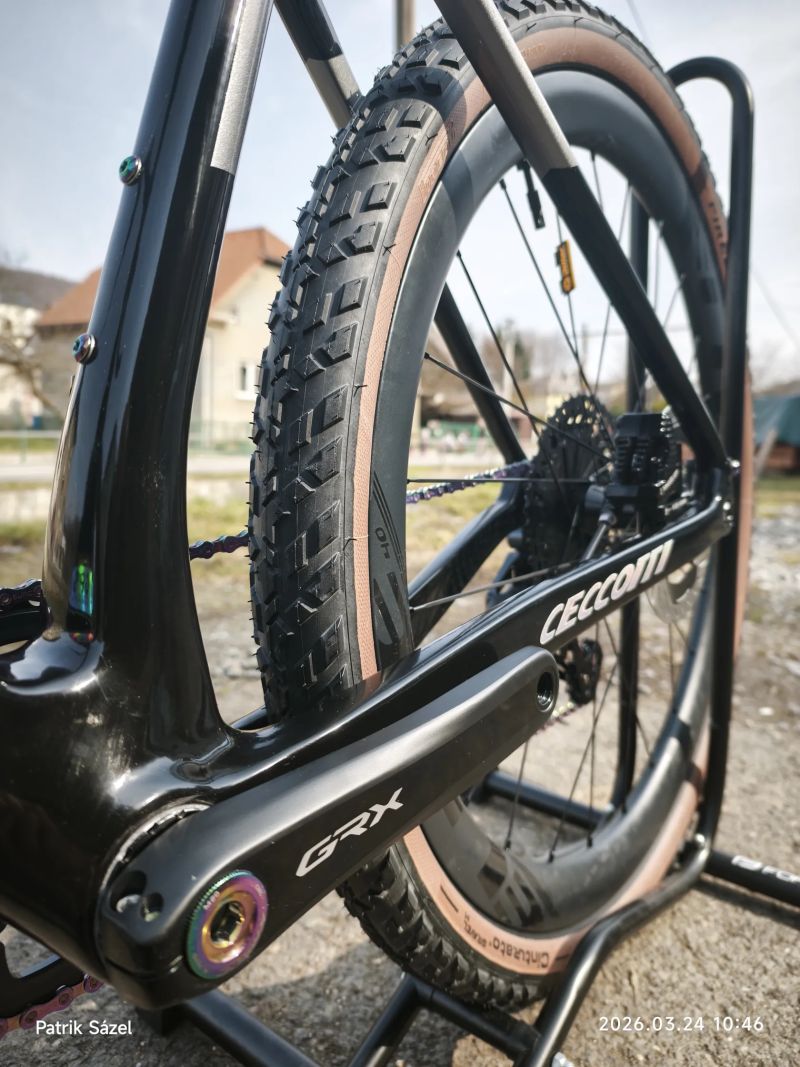 Karbonový gravel – elektronické řazení, karbon kola, 8,4 kg