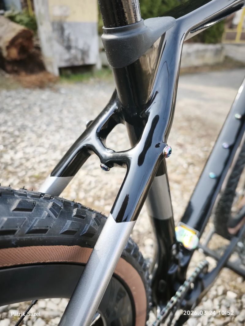 Karbonový gravel – elektronické řazení, karbon kola, 8,4 kg