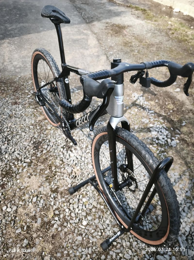 Karbonový gravel – elektronické řazení, karbon kola, 8,4 kg