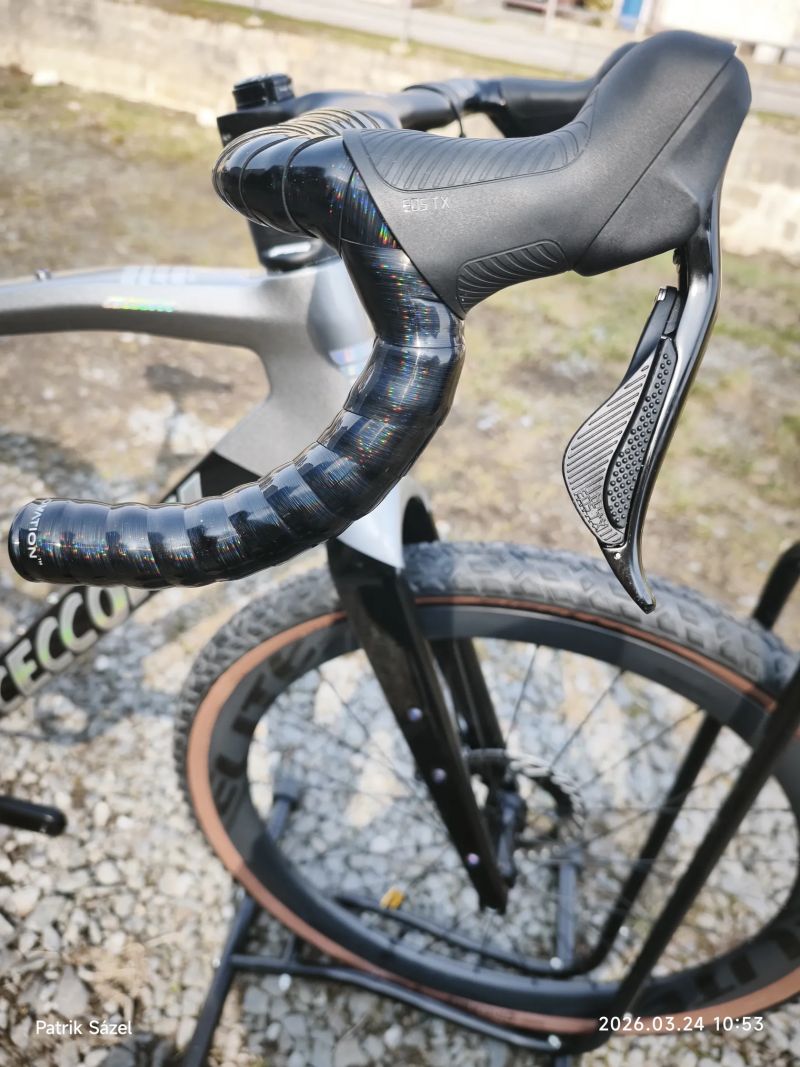 Karbonový gravel – elektronické řazení, karbon kola, 8,4 kg