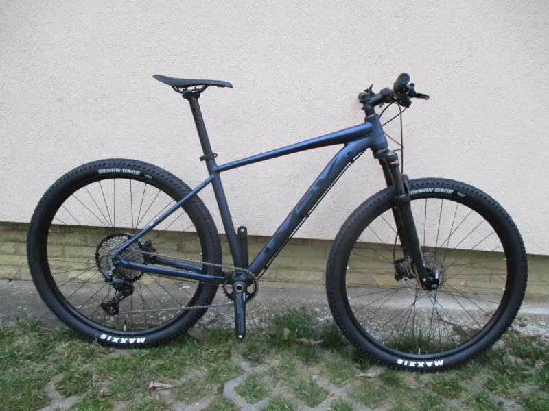 Nové 29" kolo na rámu MRX Sport TB25 19", vzduch. vidlice Suntour XCR, Shimano Deore 1x11, pevná osa