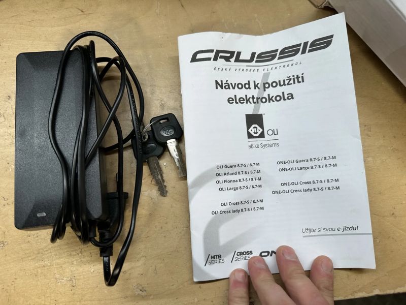 Crussis One Oli Guera 8.7 L 20'' skvělý stav, po servisu