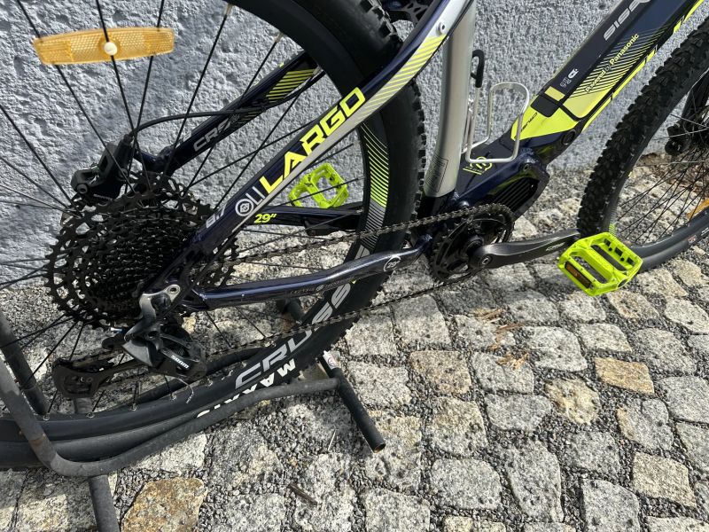 Crussis One Oli Guera 8.7 L 20'' skvělý stav, po servisu