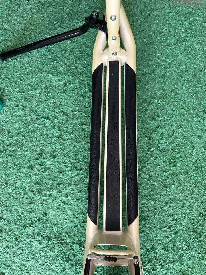 Koloběžky - Yedoo a Around The World 