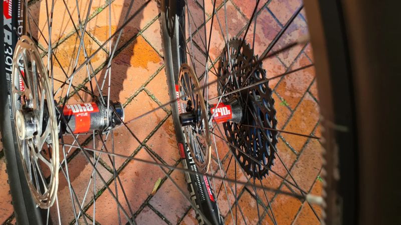 LRS, DT Swiss 240 (110/142), Predictive Steering