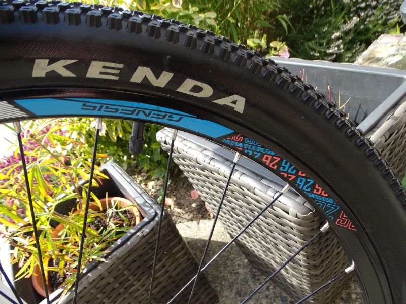 Genesis Melisa 26" Plně vybavené kolo, páčkové řazení, hydraulické brzdy...