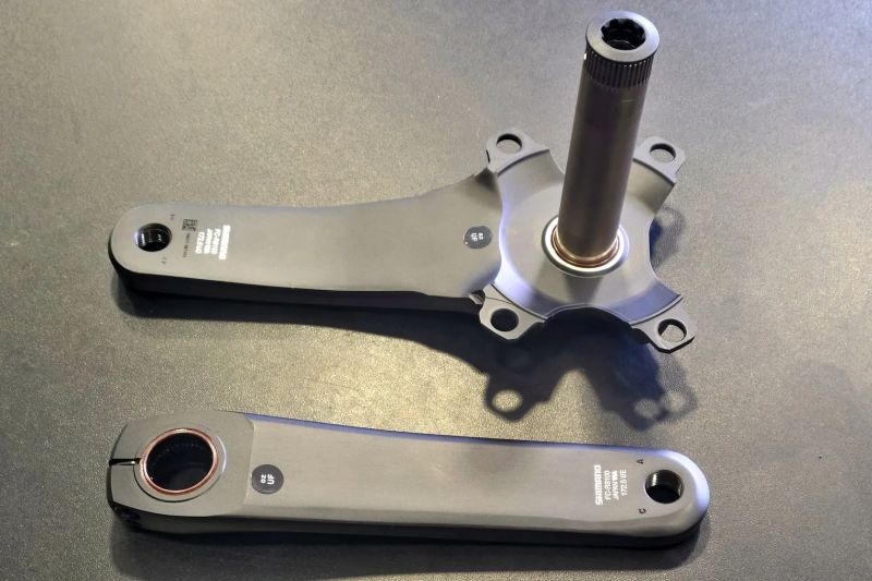 Nové kliky Shimano Ultegra FC-R8100 172,5mm bez převodníků 