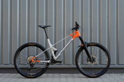 Mondraker Raze Carbon R