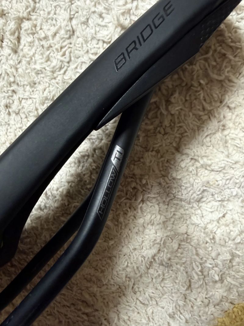 Sedlo Specialized - Bridge Titan Hollow 143