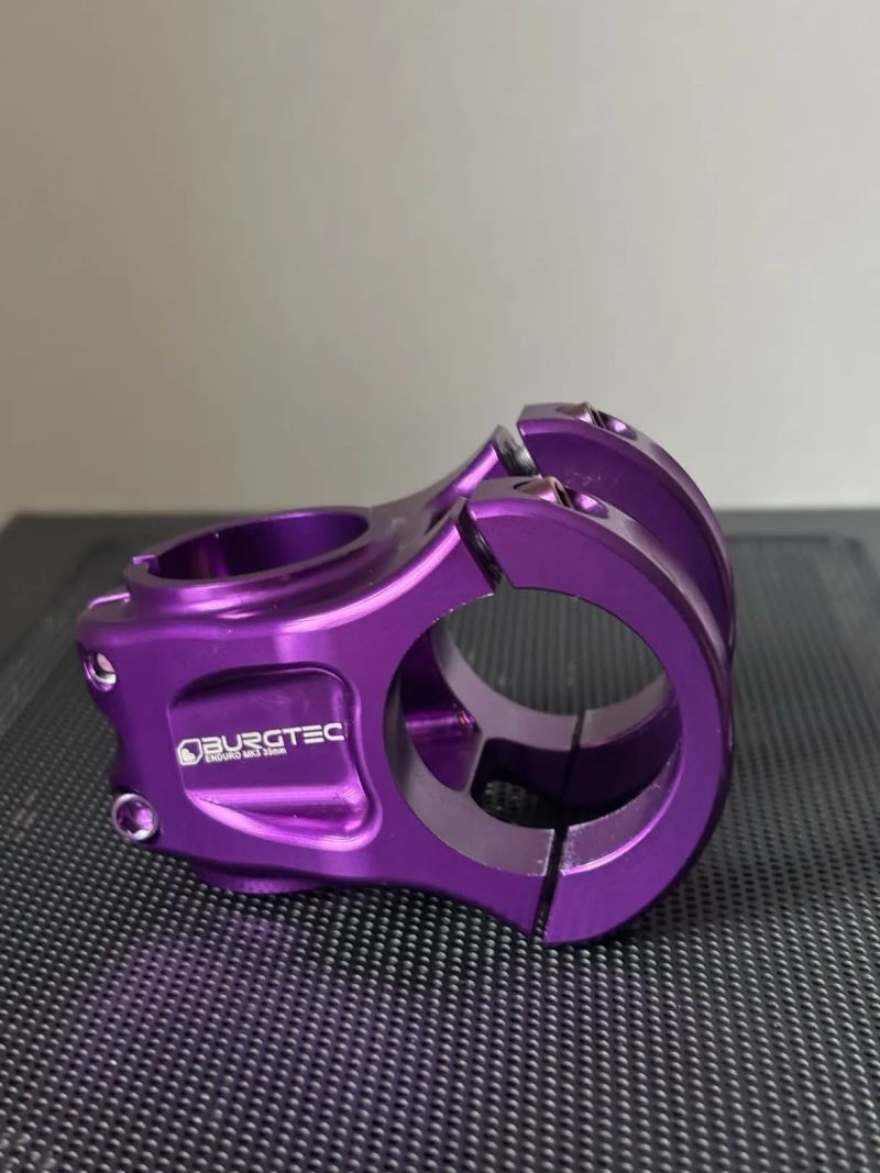 Burgtec Enduro MK3 představec Purple Rain 