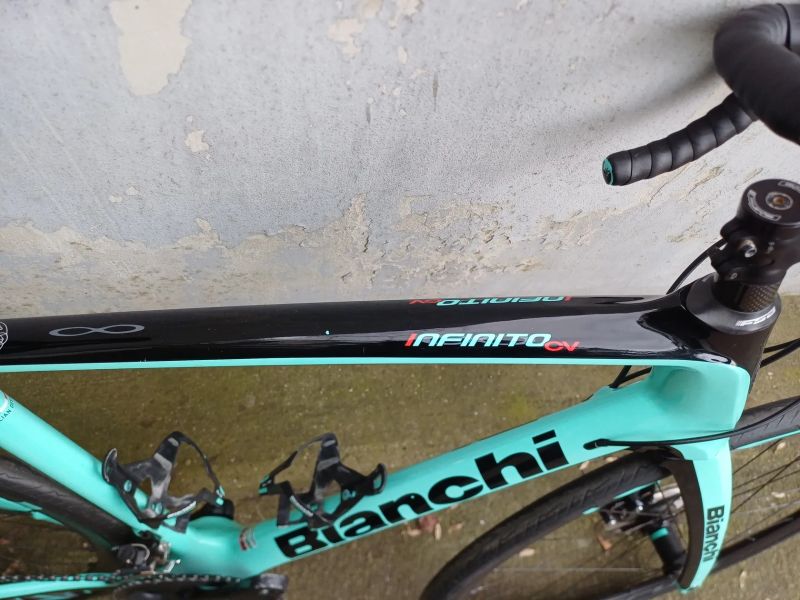 Bianchi Infinito CV Disc | Ultegra | komfortní endurance | vel. 57cm