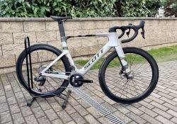 Scott Foil RC 30, Syncros, AXS
