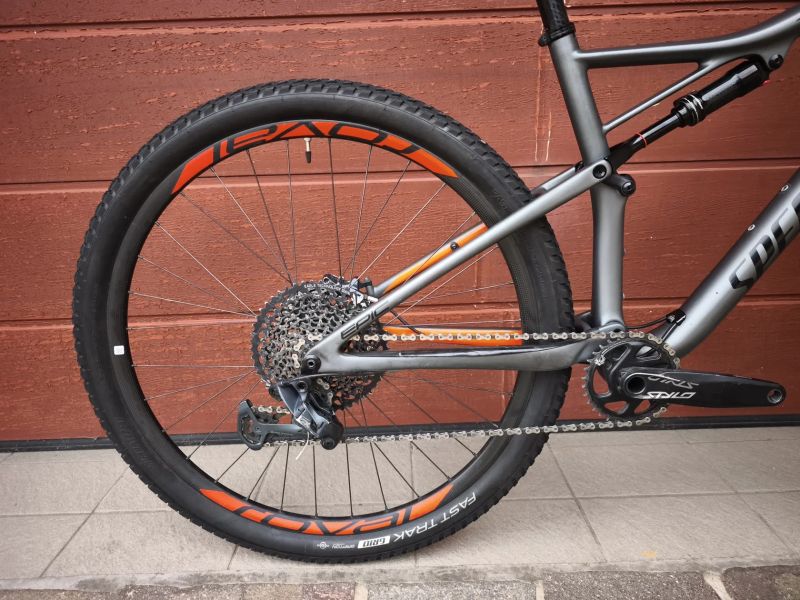 Specialized Epic L, karbonová kola Roval