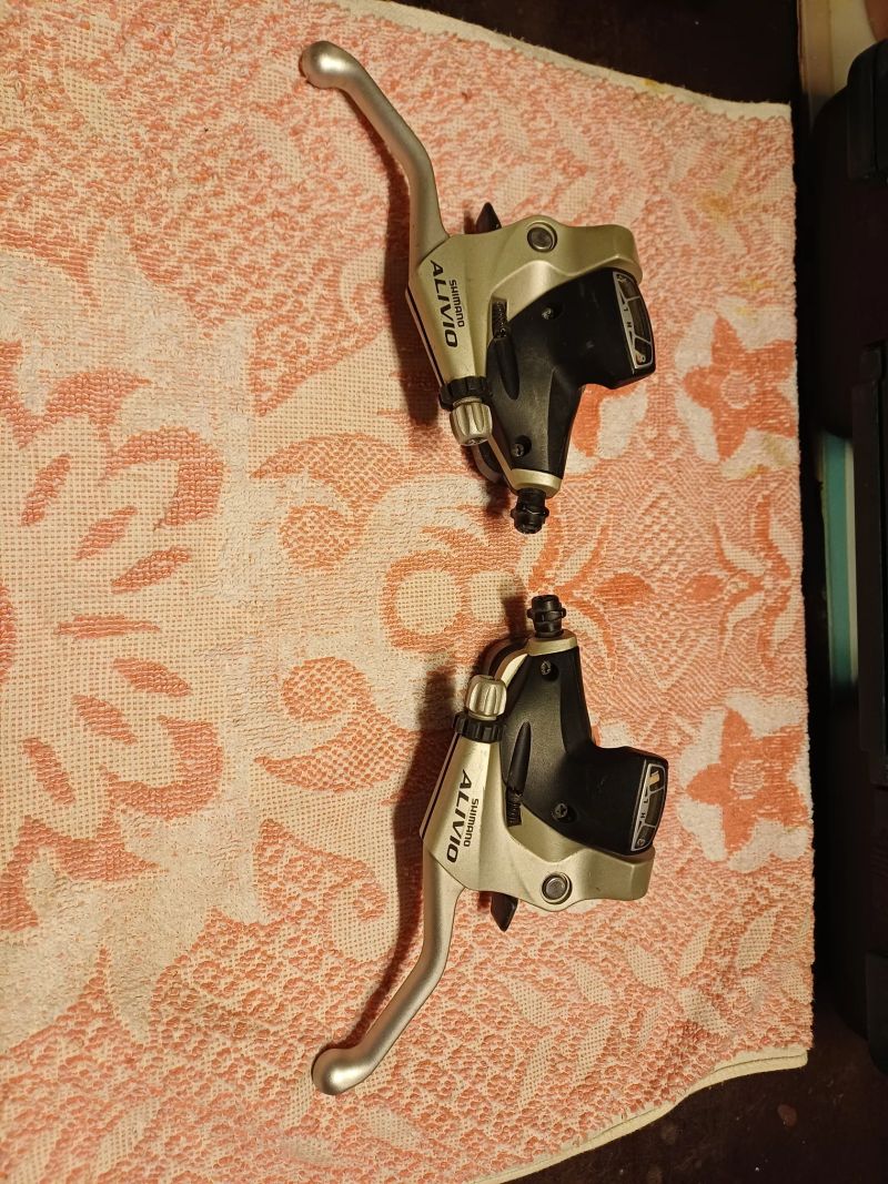 Brzdove a radici paky Shimano Alivio (3x8)