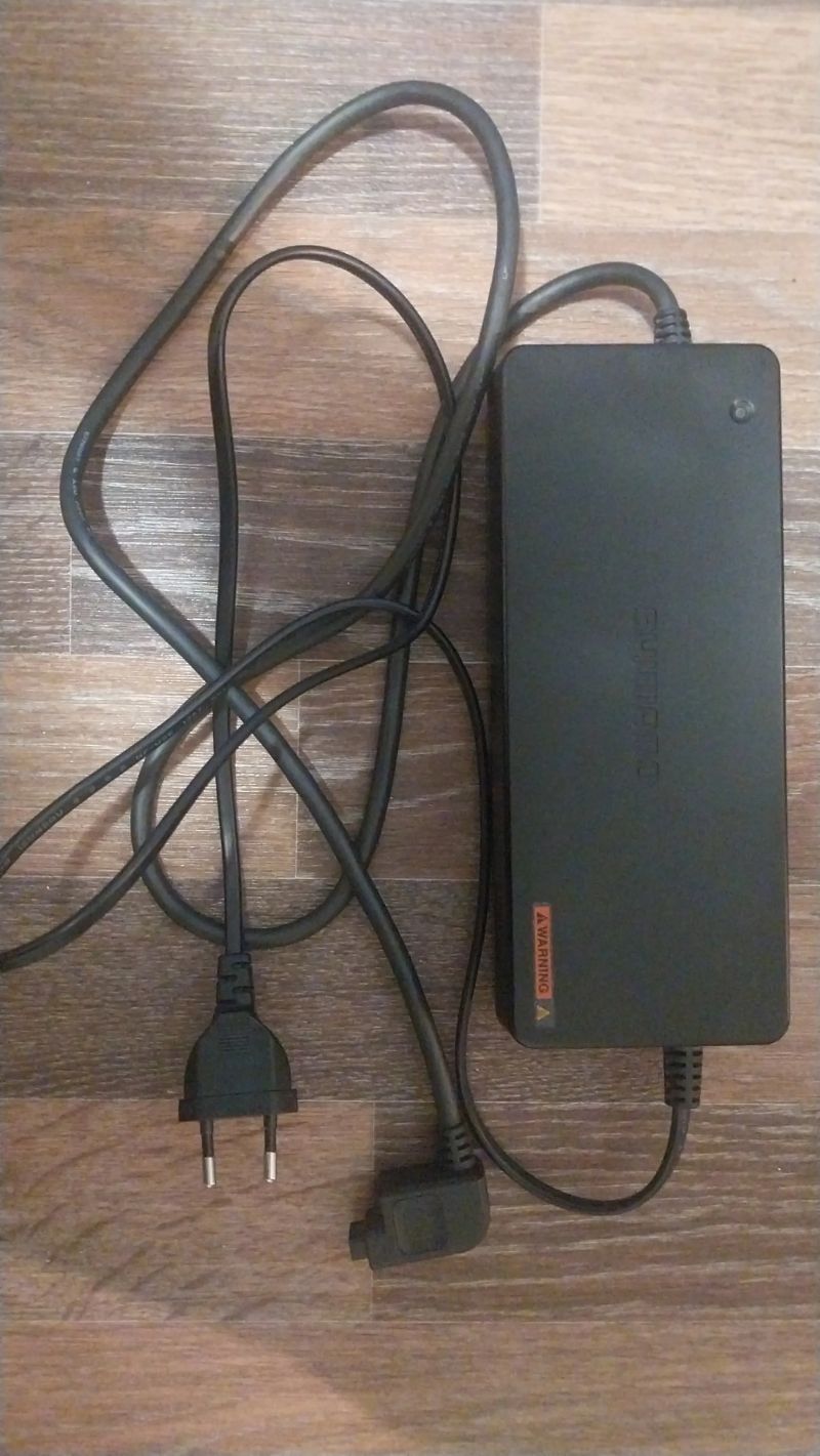 Nabíječka Shimano ec-e6000 4A