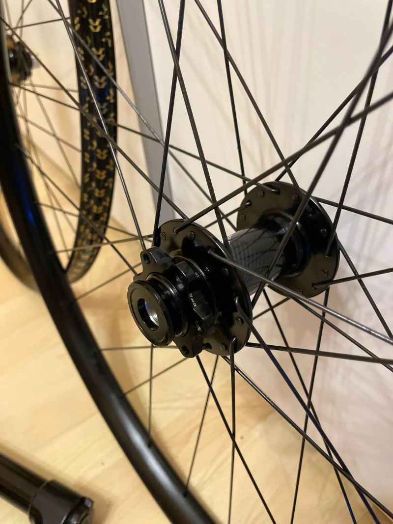 Rock Shox Lyrik Base 150 + kola Race Face