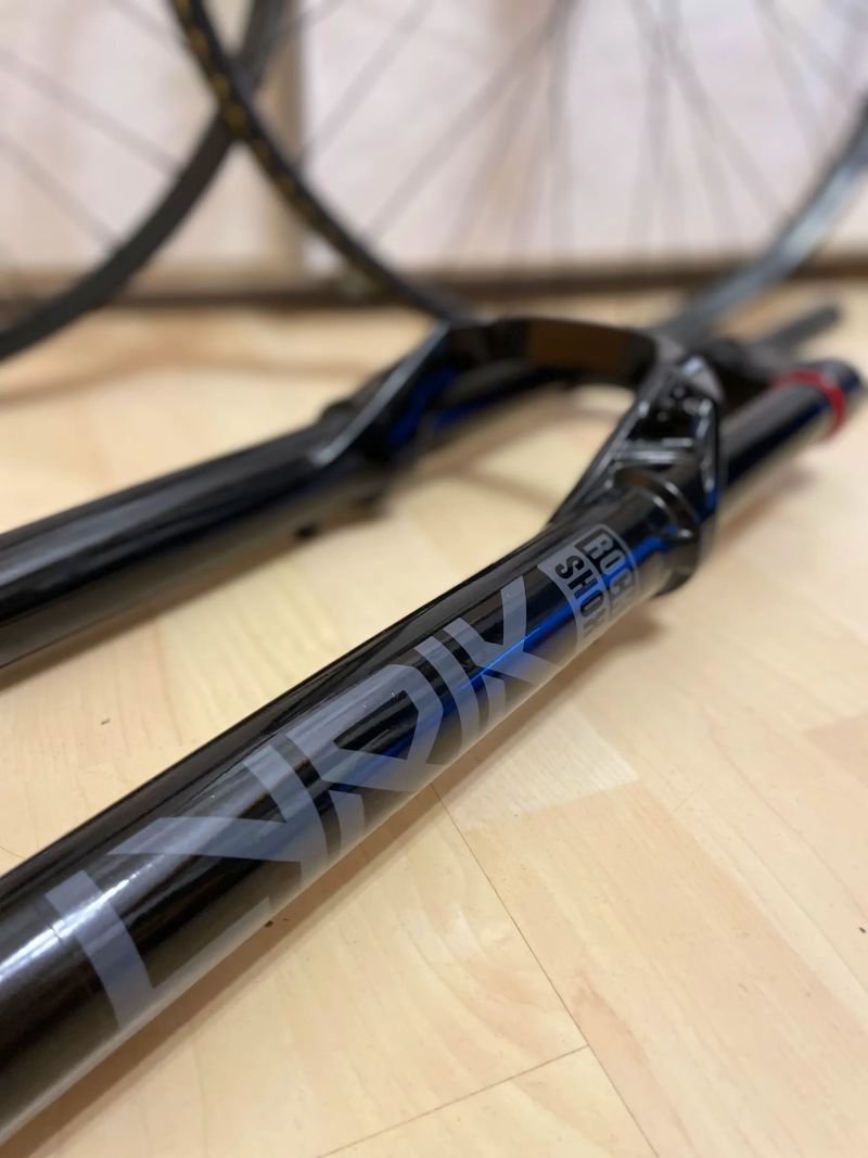 Rock Shox Lyrik Base 150 + kola Race Face