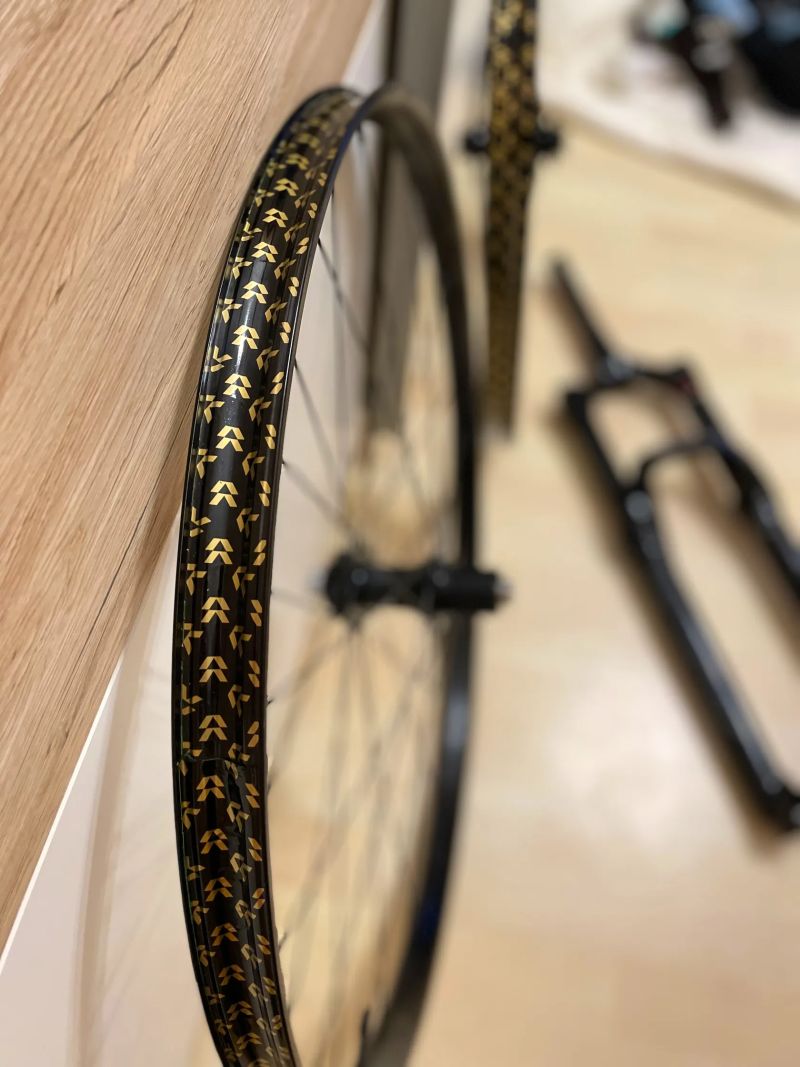 Rock Shox Lyrik Base 150 + kola Race Face