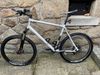 Marin Eldridge Grade Columbus, vidlice Rock Shox Reba 100mm, brzdy a přehazovačka Shimano XT