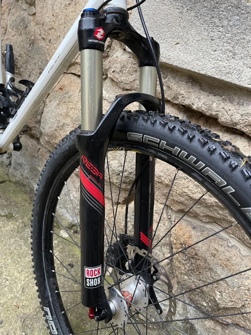 Marin Eldridge Grade Columbus, vidlice Rock Shox Reba 100mm, brzdy a přehazovačka Shimano XT