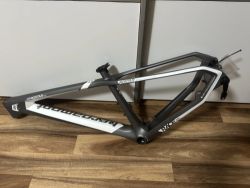 Nový karbonový rám Bergamont Roxtar 10.0, velikost M, 27.5"