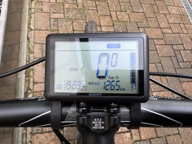 Giant VALL LIV, motor Yamaha