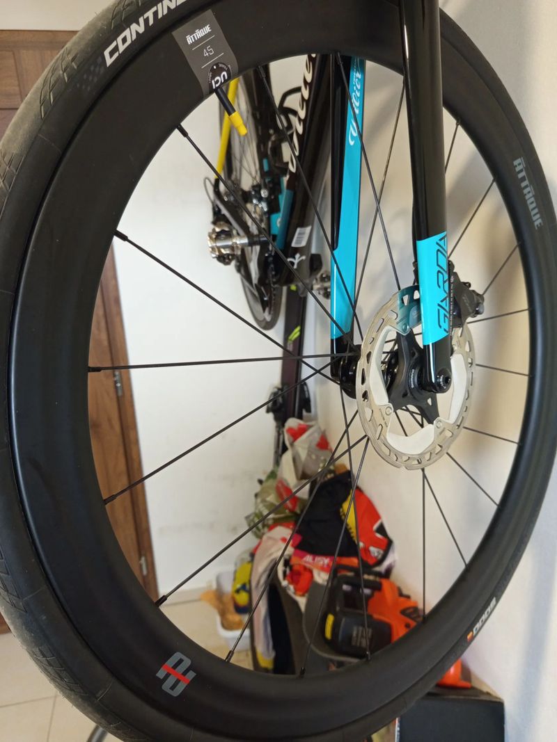 Zapletená karbonová kola ATTAGUE