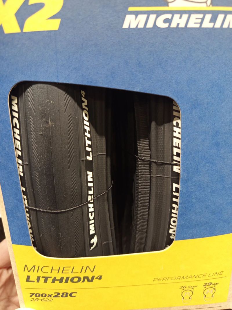 Zapletená karbonová kola ATTAGUE