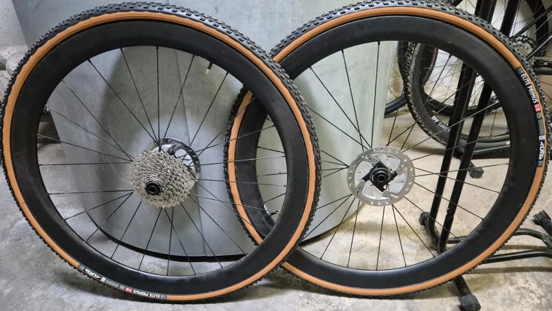 Zapletená karbonová kola 