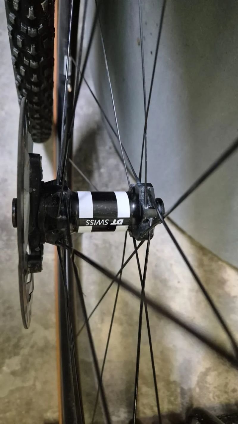 Zapletená karbonová kola 