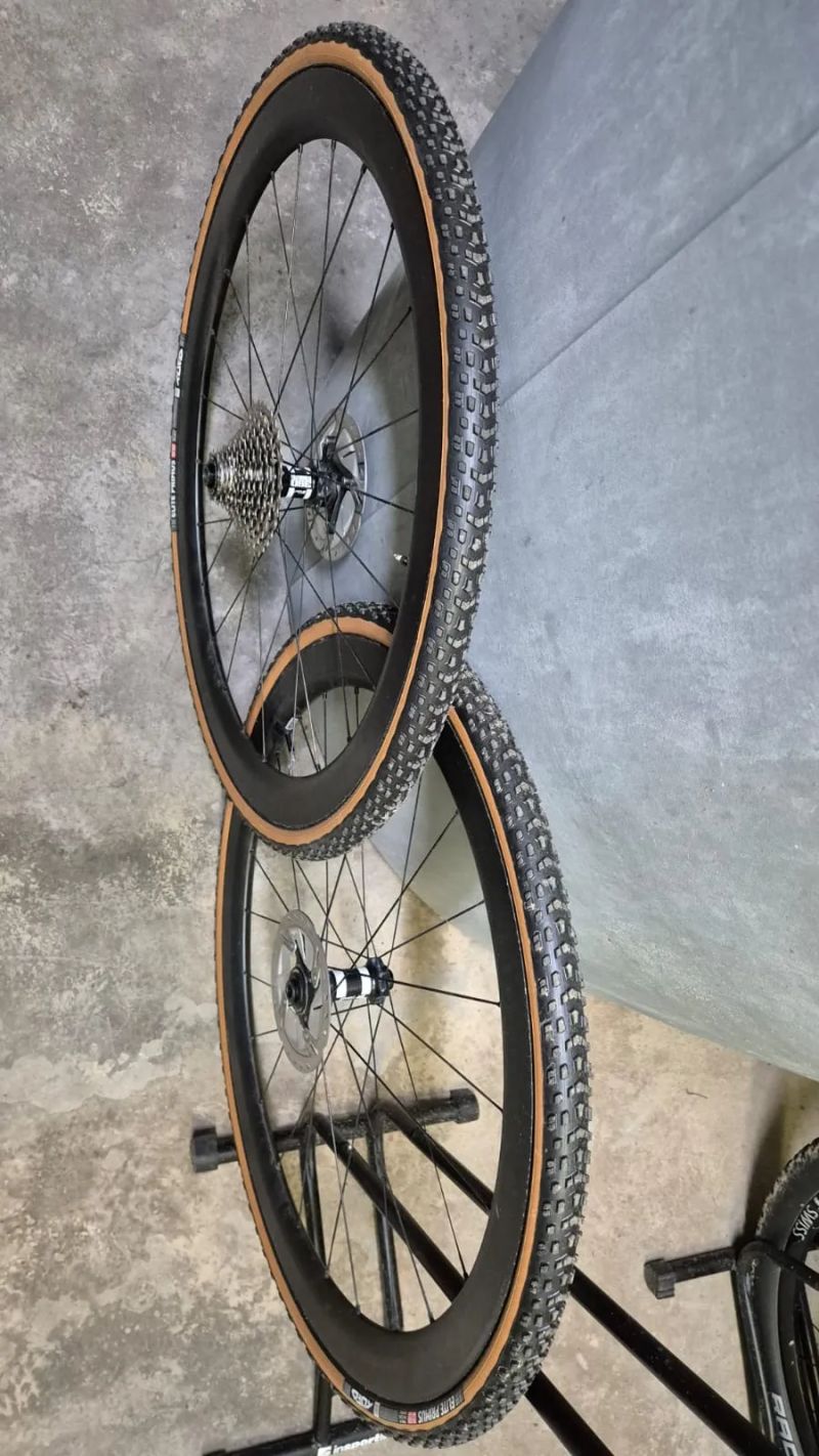 Zapletená karbonová kola 