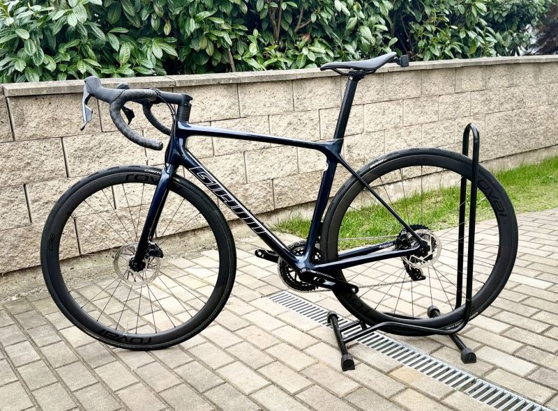 Giant TCR Advanced Pro, Rival AXS E1, Roval 