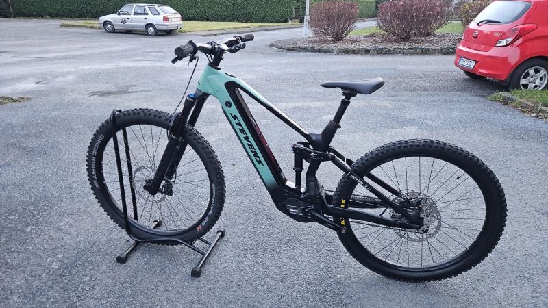 Elektrokolo Stevens karbon