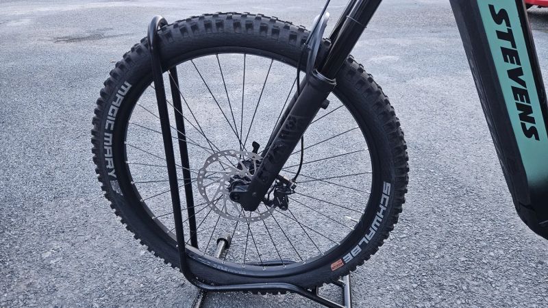 Elektrokolo Stevens karbon