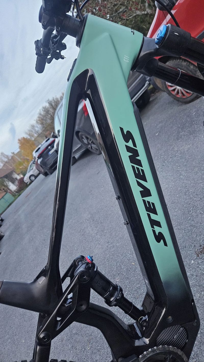 Elektrokolo Stevens karbon