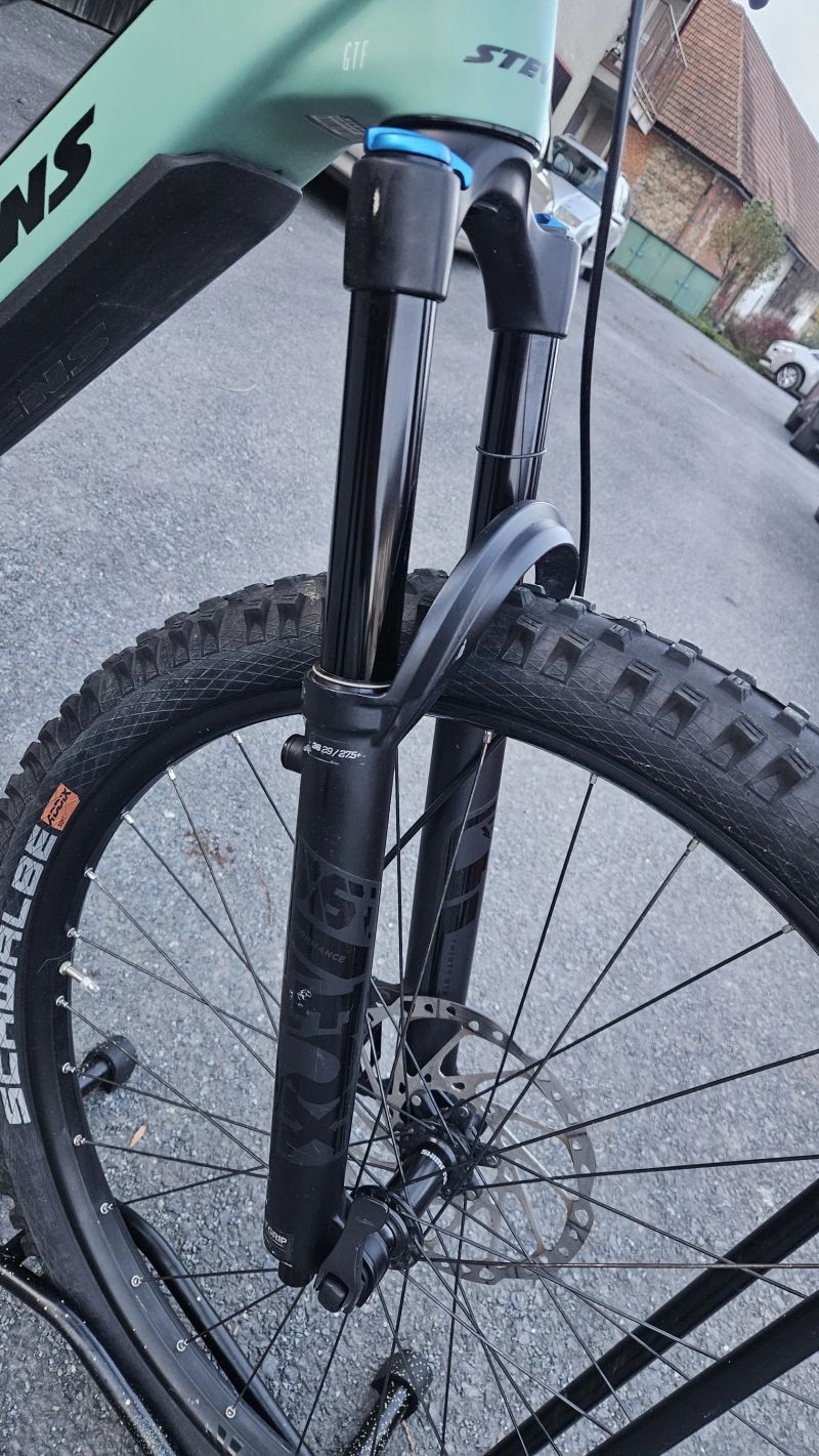 Elektrokolo Stevens karbon