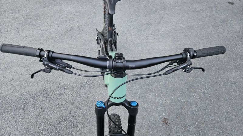 Elektrokolo Stevens karbon