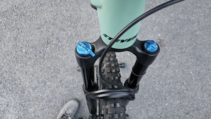 Elektrokolo Stevens karbon